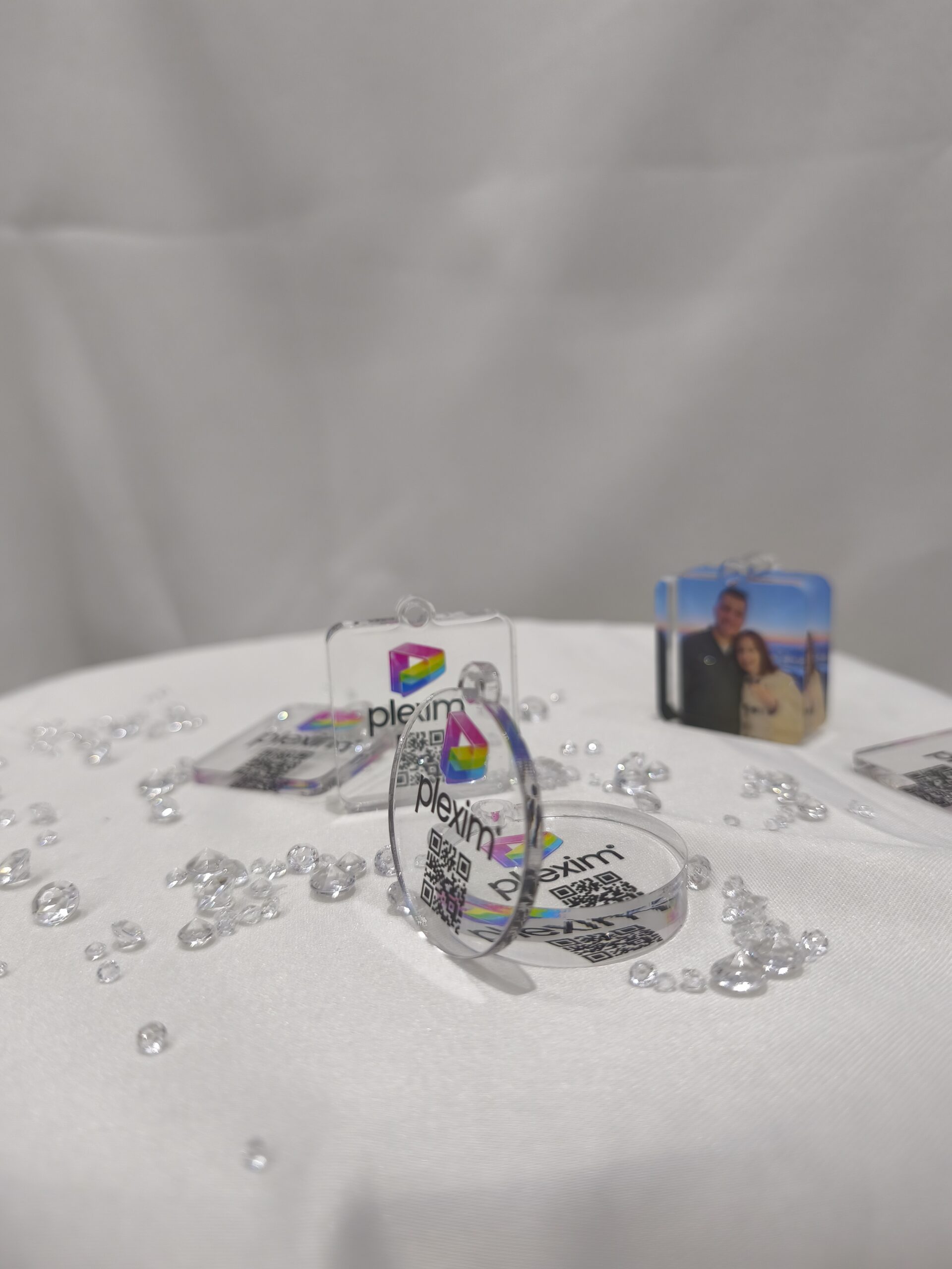 a-1 Kişiye Özel Şeffaf Pleksi Anahtarlık – Fotoğraflı - Görsel 1