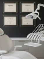 A4 Pleksi Duvar Sertifika Çerçevesi – Şeffaf, Vidalı, Diploma & Duyuru Panosu